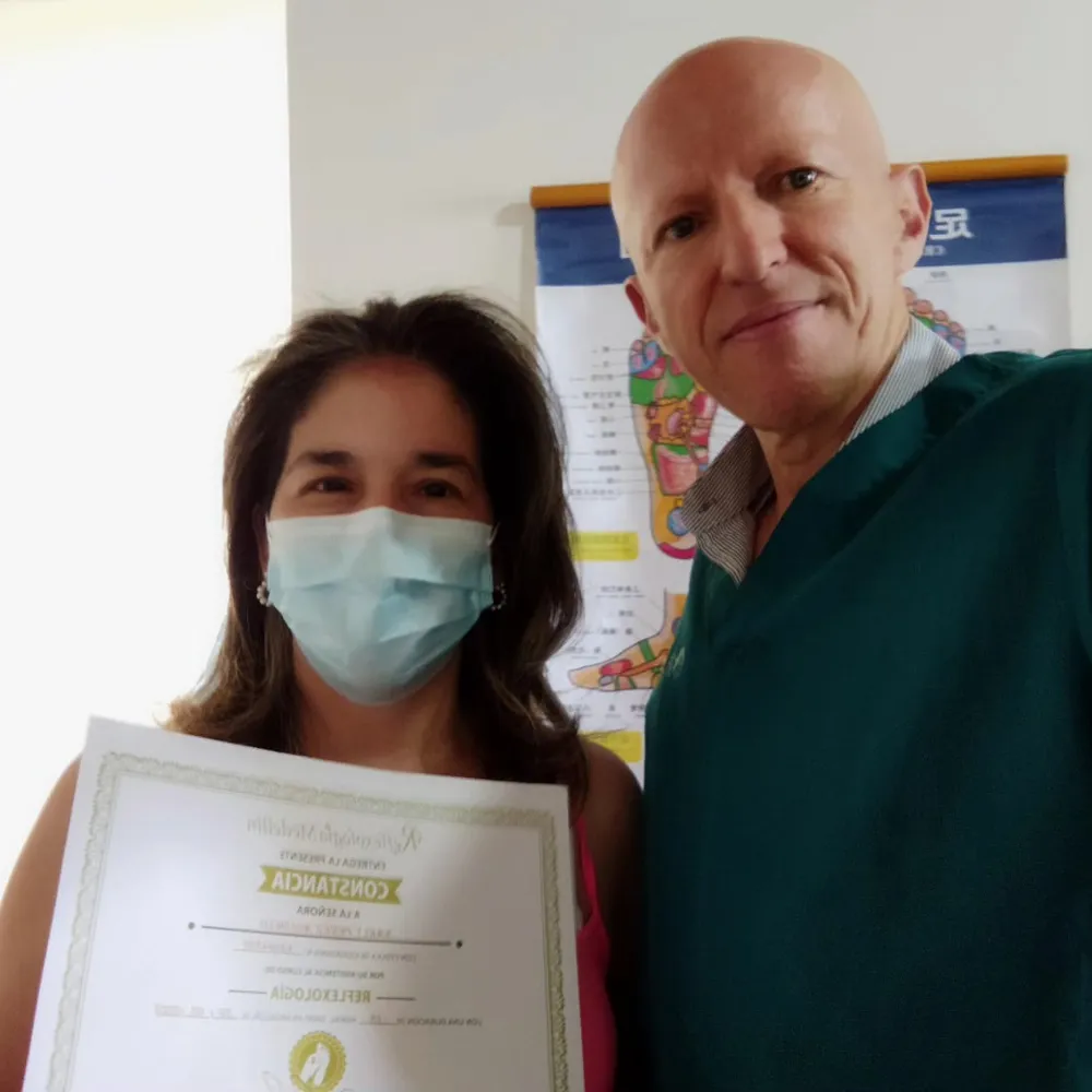 Narley, graduada del curso de reflexología